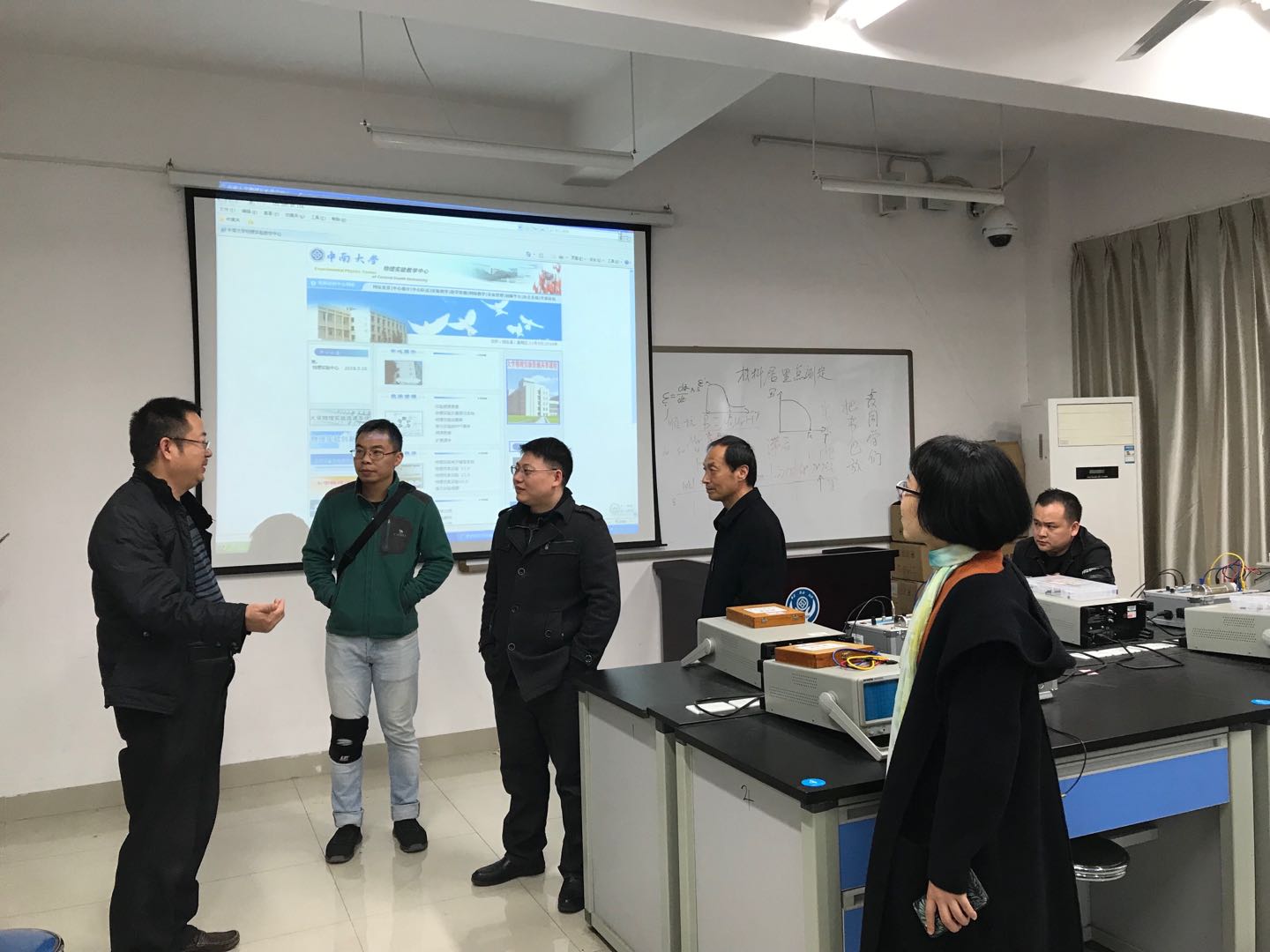 武汉大学来访参观交流-1  2018.11.09.jpg